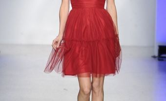 Váy phụ dâu màu đỏ cúp ngực với voan mỏng - Blog Marry