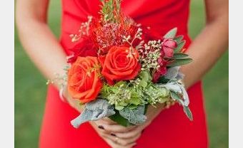 Váy phụ dâu màu đỏ dáng ôm  - Blog Marry