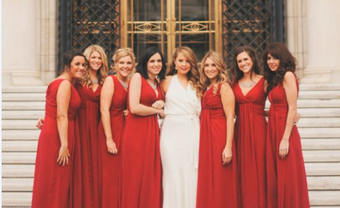Váy phụ dâu màu đỏ cổ chữ V dáng dài - Blog Marry