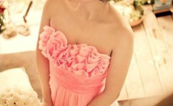 Váy phụ dâu màu hồng cúp ngực dạng bèo - Blog Marry