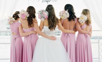 Váy phụ dâu màu hồng khoe lưng trần gợi cảm - Blog Marry