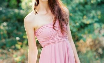 Váy phụ dâu màu hồng khoe vai trần gợi cảm - Blog Marry