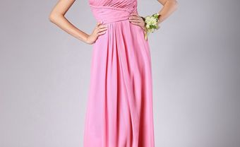 Váy phụ dâu màu hồng lệch vai dáng dài mềm mại - Blog Marry