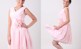 Váy phụ dâu màu hồng cổ chữ V kết hợp nơ - Blog Marry