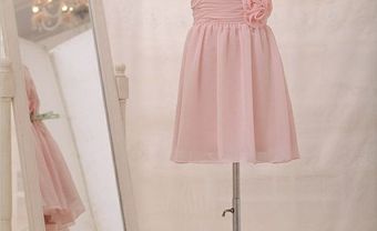 Váy phụ dâu màu hồng cổ chữ V chất liệu mỏng - Blog Marry