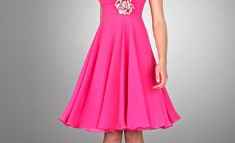 Váy phụ dâu màu hồng thân dưới xòe - Blog Marry