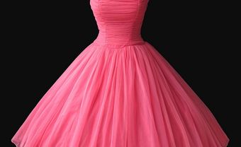 Váy phụ dâu màu hồng cổ thuyền truyền thống - Blog Marry