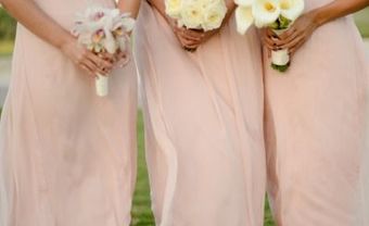 Váy phụ dâu màu nude cúp ngực trễ nãi - Blog Marry