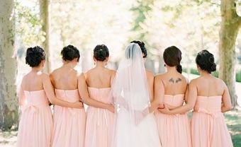 Váy phụ dâu màu nude thắt nơ sau lưng - Blog Marry