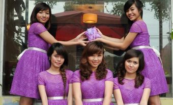 Váy phụ dâu màu tím, chất liệu ren - Blog Marry