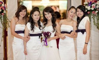 Váy phụ dâu màu trắng cúp ngực thắt lưng tím - Blog Marry