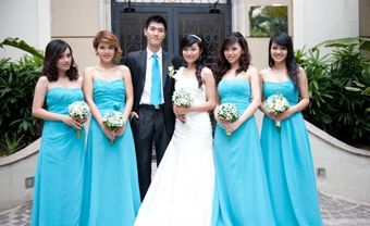 Váy phụ dâu màu xanh dương cúp ngực dáng dài gợi cảm - Blog Marry