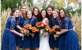 Váy phụ dâu màu xanh dương chất liệu ren - Blog Marry