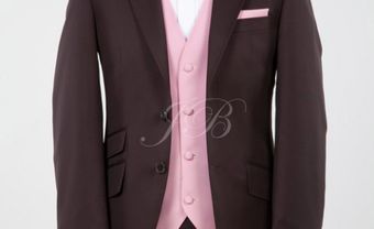 Vest cưới đen kết hợp với áo chẽn hồng - Blog Marry