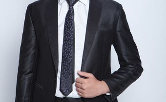 Vest cưới đen đơn giản với chất liệu bóng - Blog Marry