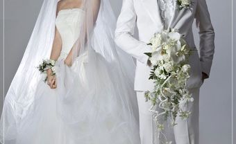 Vest cưới trắng phom ôm lịch lãm với cổ áo viền phi bóng - Blog Marry