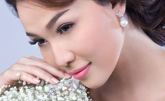 Tóc cưới kiểu búi trễ cho cô dâu dịu dàng - Blog Marry