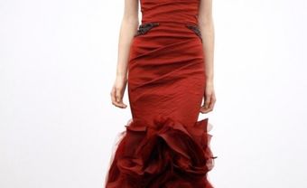 Áo cưới màu đỏ đuôi cá xếp tầng cách điệu - Blog Marry