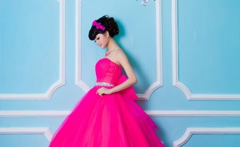 Áo cưới màu hồng kết hợp thắt lưng bạc - Blog Marry