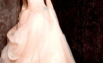 Áo cưới màu hồng, chân váy xếp nếp điệu đà - Blog Marry