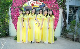 Áo dài phụ dâu màu vàng trơn - Blog Marry