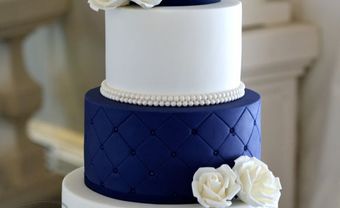 Bánh cưới 4 tầng xen kẽ trắng xanh - Blog Marry