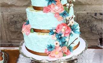 Bánh cưới xanh trang trí hoa màu sắc - Blog Marry