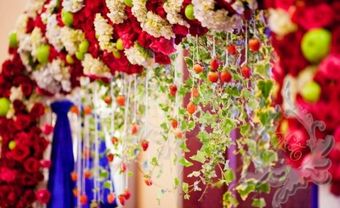 Cổng hoa cưới độc đáo kết hợp hoa tươi và trái cây - Blog Marry