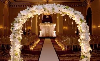 Cổng hoa cưới kết hoa hồng trắng - Blog Marry