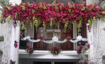 Cổng hoa cưới cầu kỳ kết hoa hồng  - Blog Marry