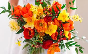 Hoa cưới cầm tay với sắc cam rực rỡ cho hôn lễ mùa Hè - Blog Marry
