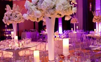 Hoa trang trí tiệc cưới bằng hồng trắng sang trọng - Blog Marry