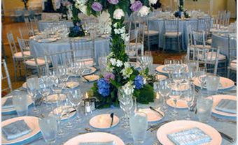 Hoa trang trí tiệc cưới với màu xanh biển chủ đạo - Blog Marry