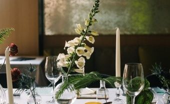 Hoa trang trí tiệc cưới thanh lịch kết hợp hoa lan và hoa khô - Blog Marry