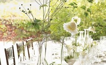 Hoa trang trí tiệc cưới kết hợp hoa tươi và cành khô - Blog Marry