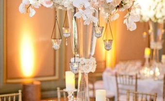 Hoa trang trí tiệc cưới cầu kỳ với phong lan trắng - Blog Marry