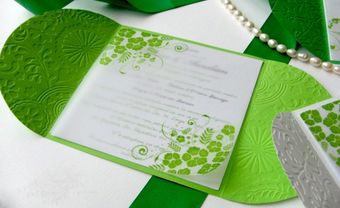 Thiệp cưới đẹp màu xanh lá hoa văn tươi trẻ  - Blog Marry