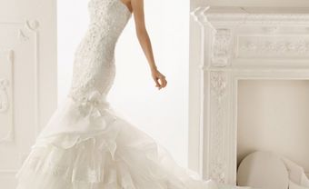 Áo cưới đuôi cá đính cườm với chân váy xếp tầng - Blog Marry
