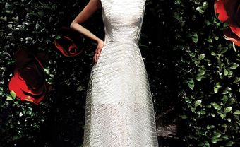 Váy cưới chữ A ren lưới sọc chéo cổ thuyền - Blog Marry