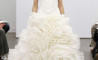 Áo cưới chữ A với chân váy đắp ren hoa  - Blog Marry