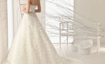 Váy cưới cúp ngực đuôi dài đính ren 3D - Blog Marry
