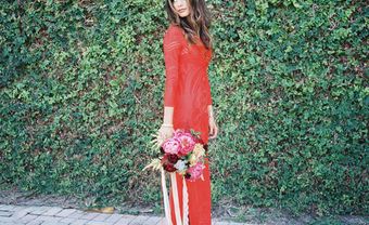 Váy cưới màu đỏ dáng suôn dài - Blog Marry