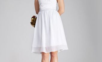 Váy phụ dâu màu trắng cúp ngực viền satin vàng  - Blog Marry