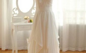 Váy phụ dâu màu trắng dáng suôn dài - Blog Marry