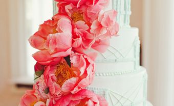 Bánh cưới 4 tầng kết hoa mẫu đơn hồng - Blog Marry