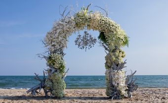 Ấn tượng cổng hoa cưới rực rỡ - Blog Marry