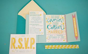 Thiệp cưới màu xanh biển và vàng nổi bật - Blog Marry