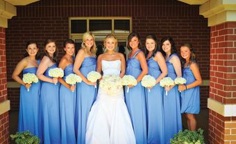 Đầm phụ dâu dáng dài lệch vai màu xanh lam - Blog Marry