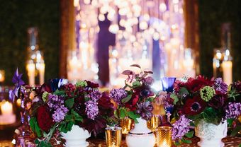 Hoa cưới trang trí để bàn màu đỏ và tím sang trọng - Blog Marry