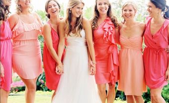 Váy phụ dâu ngắn màu hồng đào nhiều kiểu dáng - Blog Marry